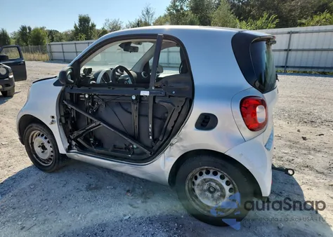 2016 Smart Fortwo z USA, uszkodzony, nr VIN WMEFJ5DA7GK137783